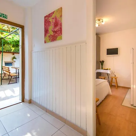 Odrina Apartment *