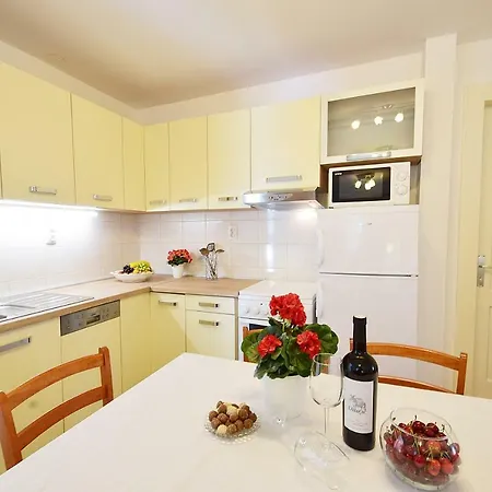 Odrina Apartment *