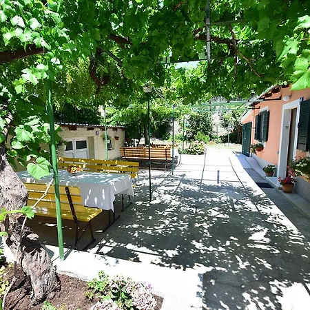 Apartment Odrina *